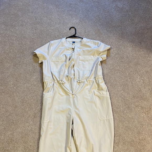 Old navy jumpsuit - Picture 2 of 6